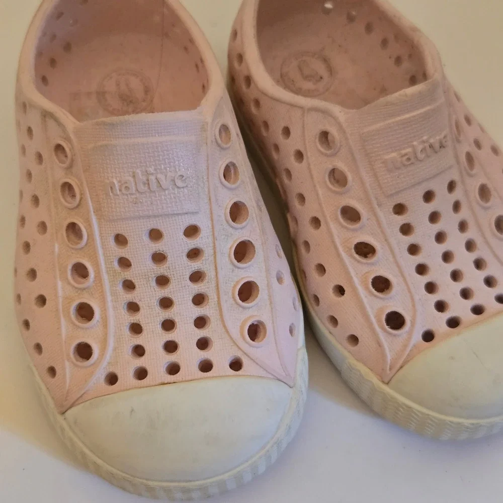 Native Jefferson Toddler Shoes Size C4 Petal Pink Slip On EVA Water Shoes